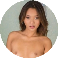 Alina Li model profile page