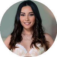 Aria Lee model profile page
