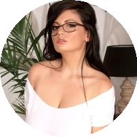 Arianna Sinn model profile page