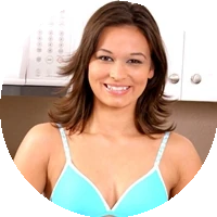 Crissy Moon model profile page