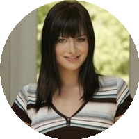 Ellie Idol model profile page