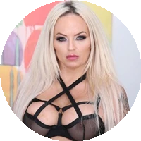 Louise Lee model profile page