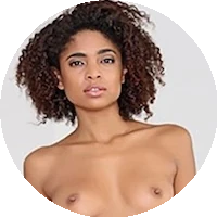 Luna Corazon model profile page