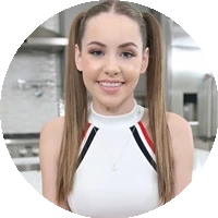 Profile Picture Naomi Blue