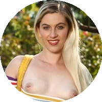 Niki Snow model profile page