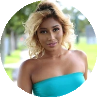 Nikki Woods model profile page