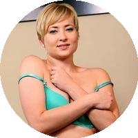 Nora Skyy model profile page
