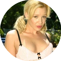 Profile Picture Olivia Saint