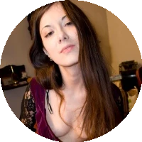 Sarah Dark model profile page