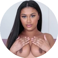 Profile Picture Sommer Isabella