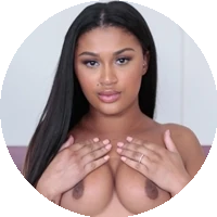 Sommer Isabella model profile page