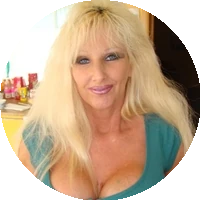 Tia Gunn model profile page