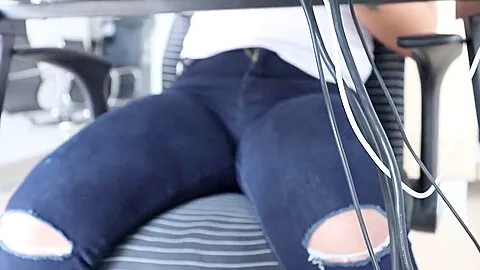 I Handle My Secretary While She Works It Gets Hot