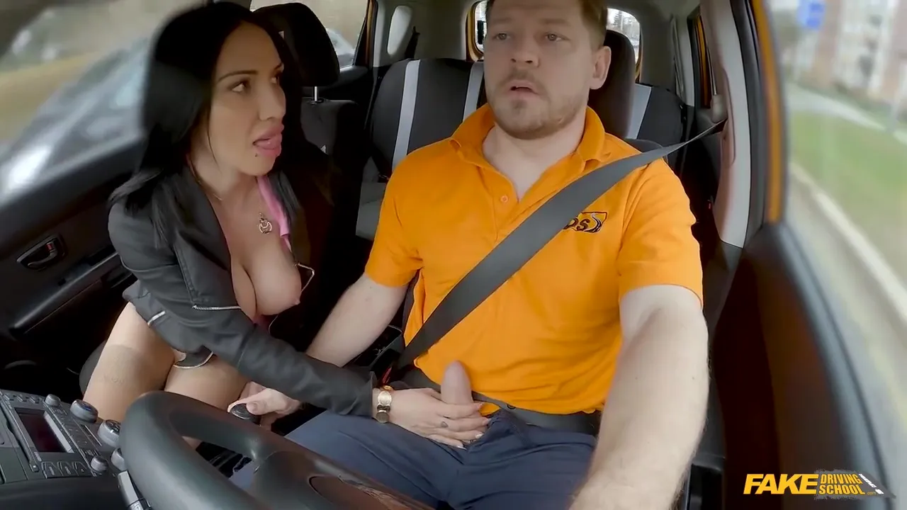 Giulia Diamond - My Ass For A Licence