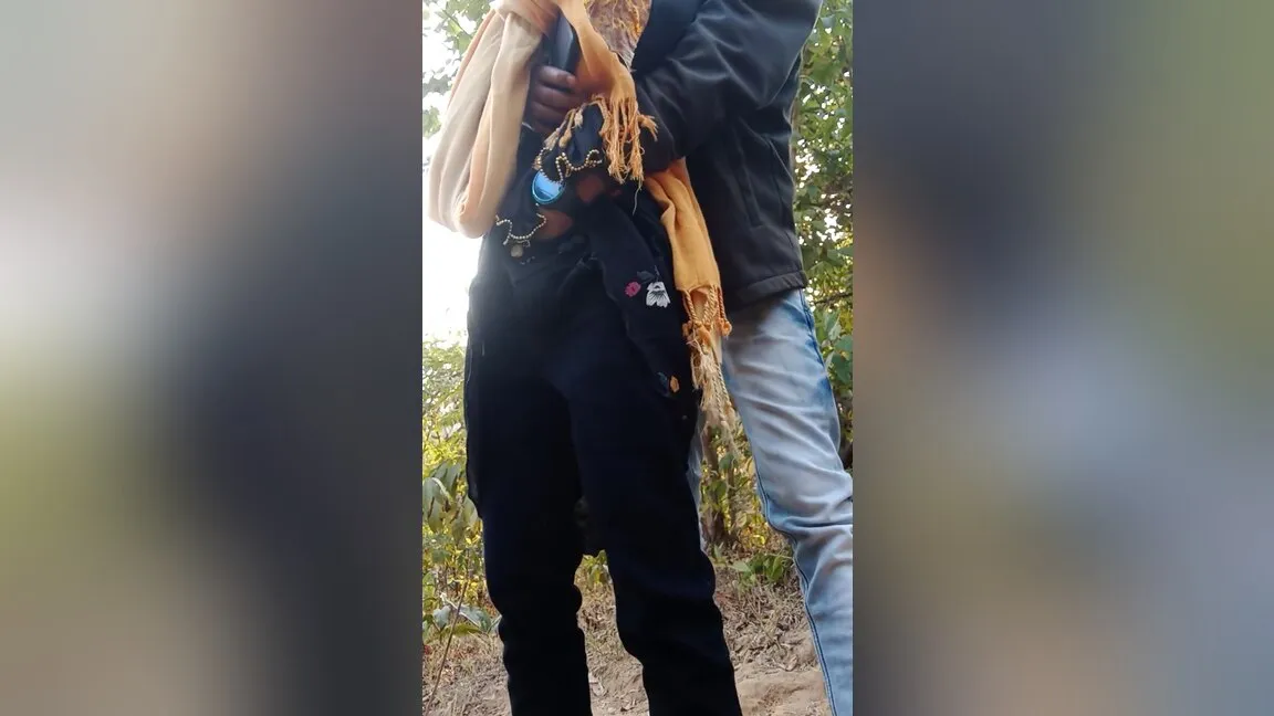 Guy Friend Ke Sath Jangle Me Romans