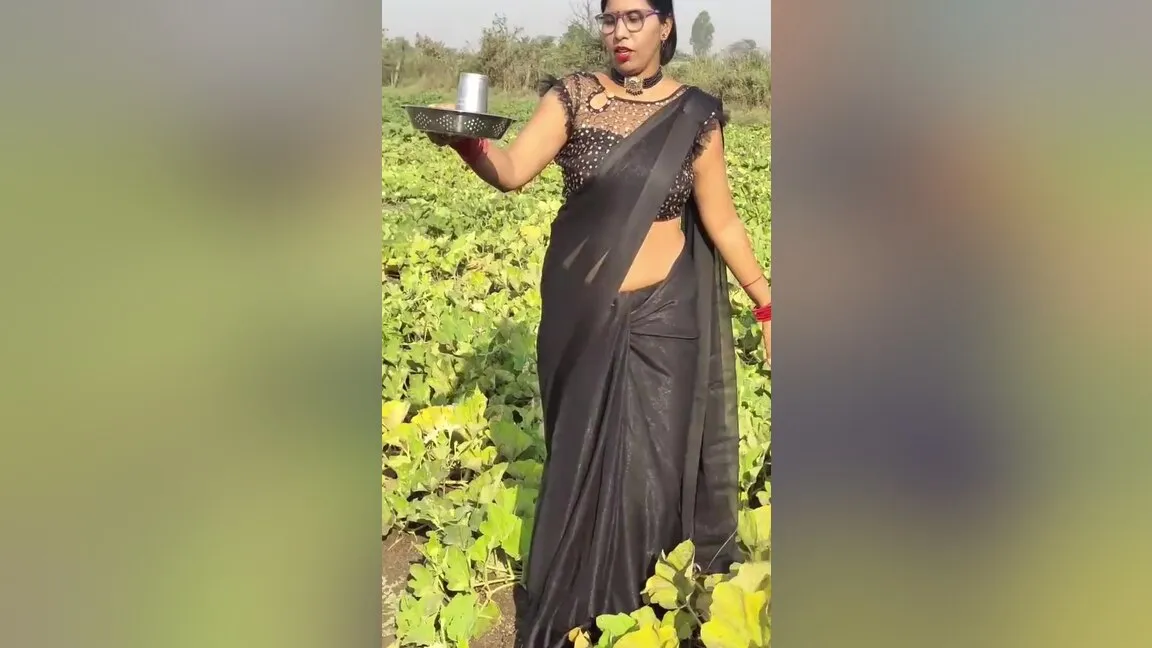 Devar Bhabhi - Indian Village Bhabhi Ne Kitchen Me Devar Se Gand Marvai