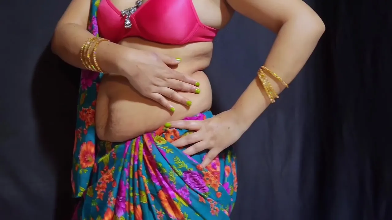 Beautyparlor S Bhabhi Got Fucked By Her Customer Husband Infront Of Her