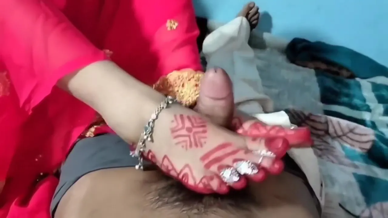 Marriage Bhabhi Lovely Blowjob And Footjob Video