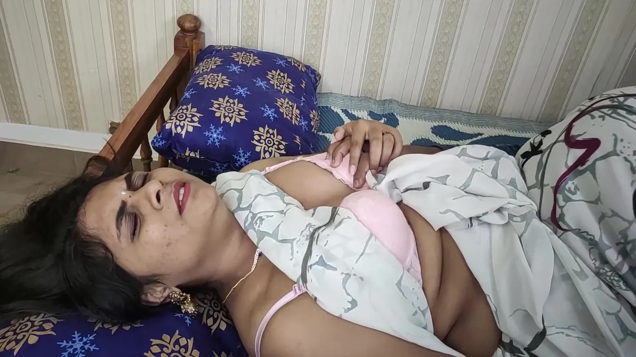 Saree Lick From Body Romance By Vaishnavy And Sharun Raj, Mallu Hot Couple Saree Romance, Indian Couple Hot Love With Hot Chocolate