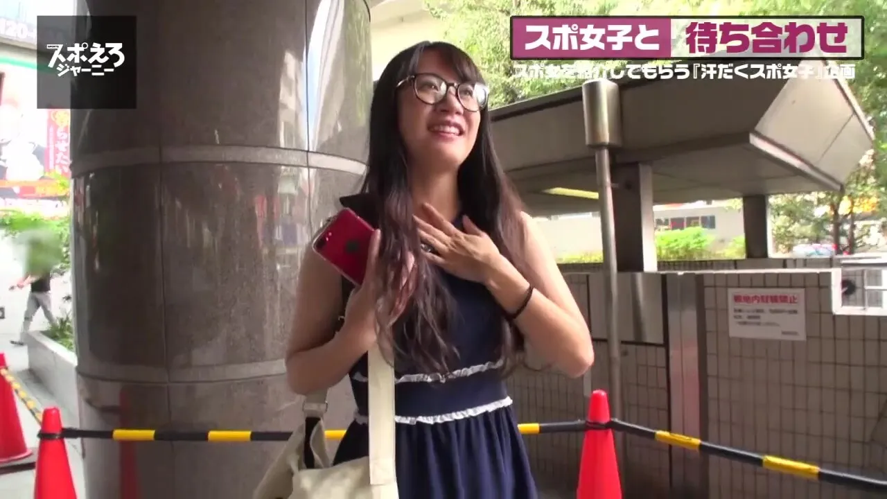 390jac-016　高校生のときに華道に出会い、現在も大学のサークルで華道を続けている