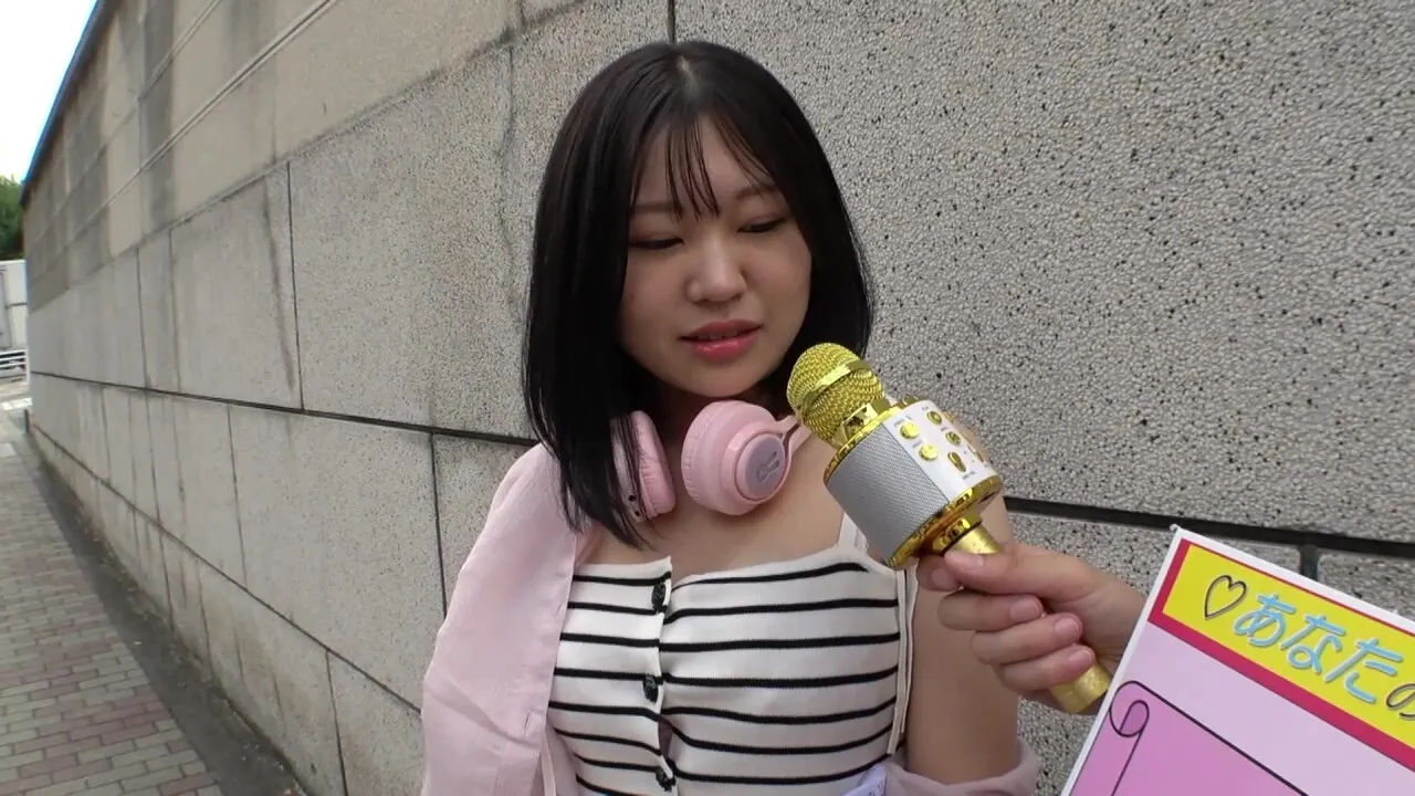 かた出し、へそ出し、あし出し、谷間出しの露出度120%の服装でナンパされる気マンマン女子