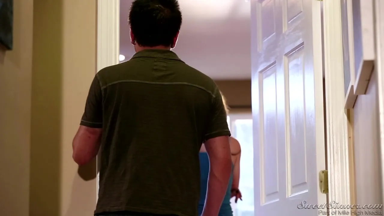 Slutty pornstar Jennifer white exchanges oral pleasure