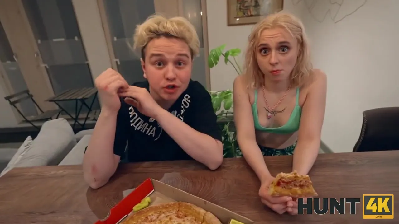 Molly Cute - Pizza Night