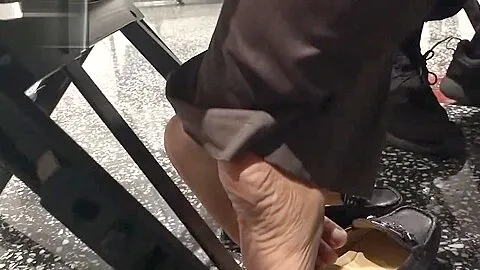 Candid Sexy Asian Shoeplay