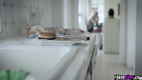 Carter Cruise And Tommy Gunn - Goes Deep Sea Pussy Diving And Eating It