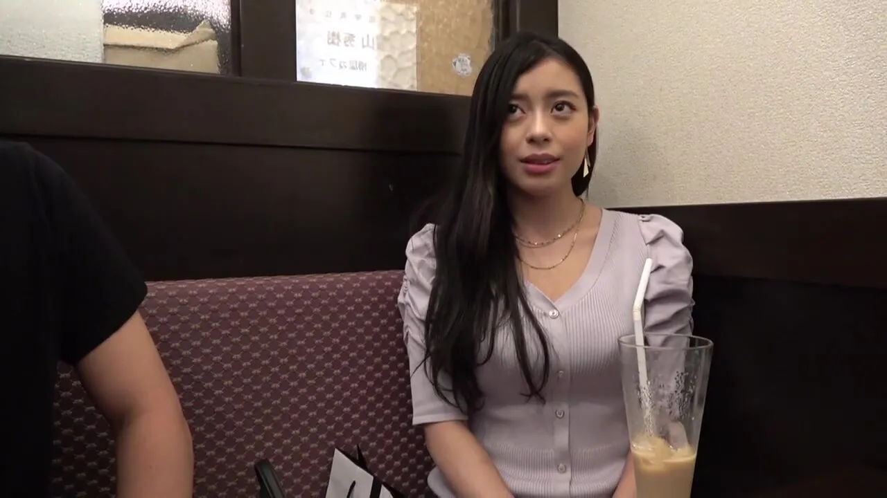 300mium-737　街で見つけたセレブ妻にインタビュー