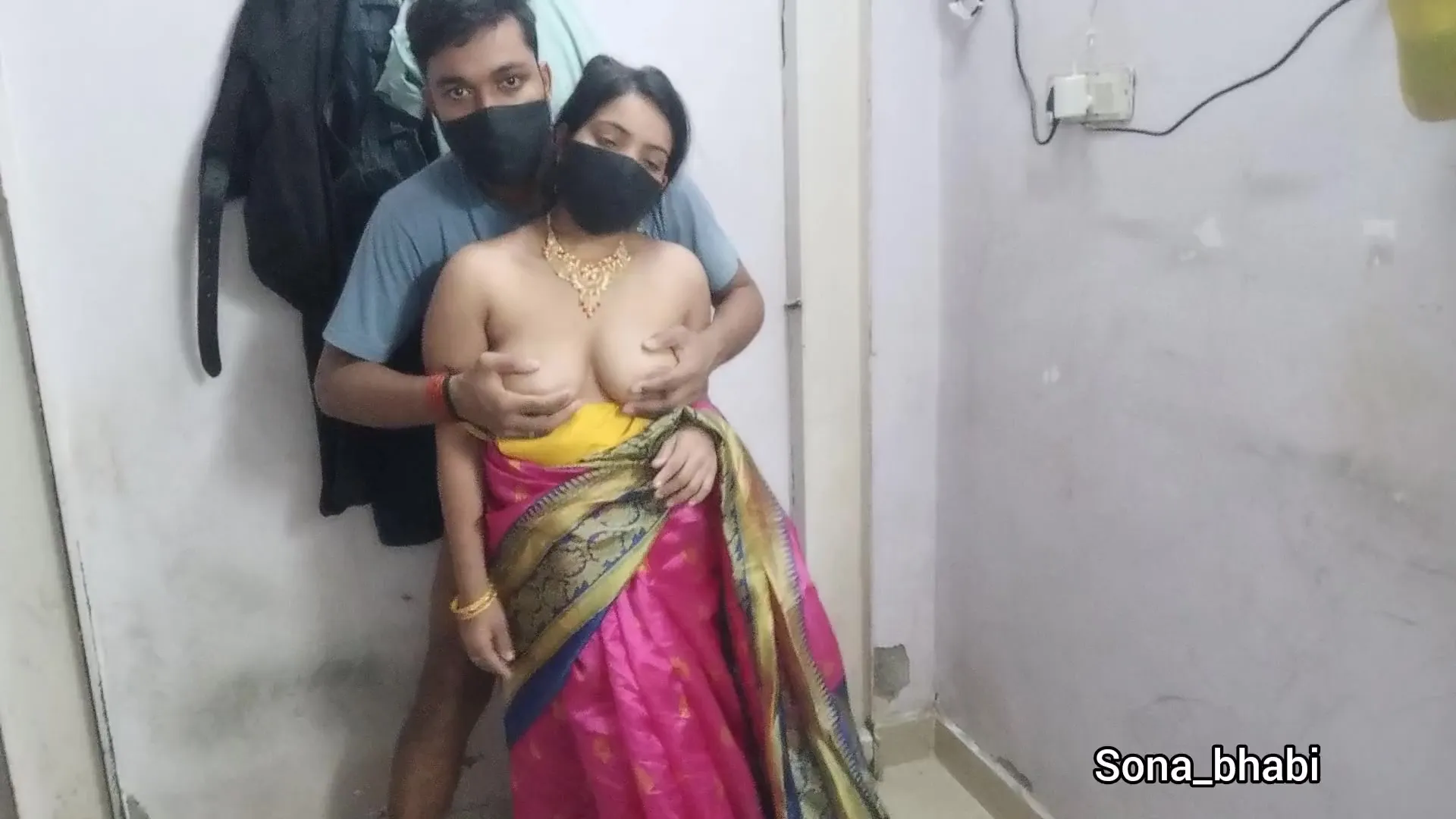 Indian Desi Bhabhi Sex In Saree With Hindi Sex
