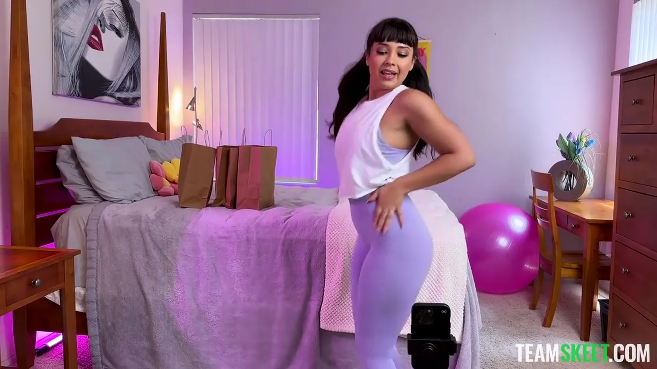Teen 18+ Slut Becca Barbie Twerks Her Big Ass And Gets Pounded By The Cameraman! - Beca Barbie
