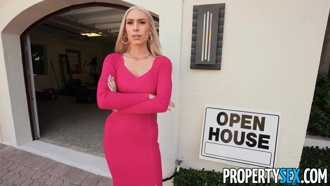 Blonde Real Estate Babe Fucking Her Boss