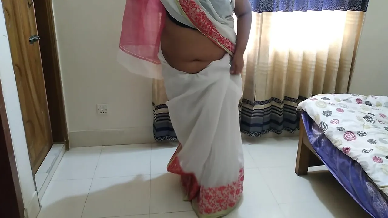Indian Sexy Bhabhi (priya Chatterjee) Gets Fucked While Wearing Saree - Desi Homemade With Devar Bhabhi