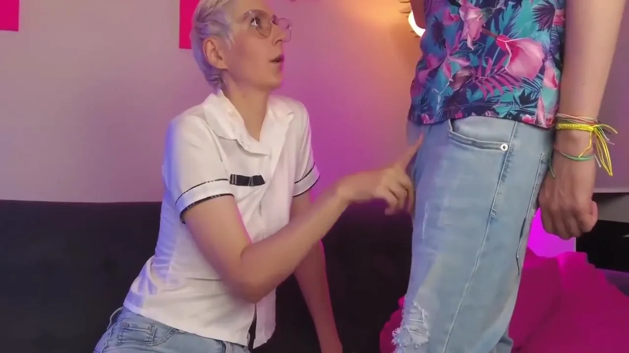 Emily Candys And Justin Sweetsun - How To Brighten Up The Evening On A First Date 6 Min