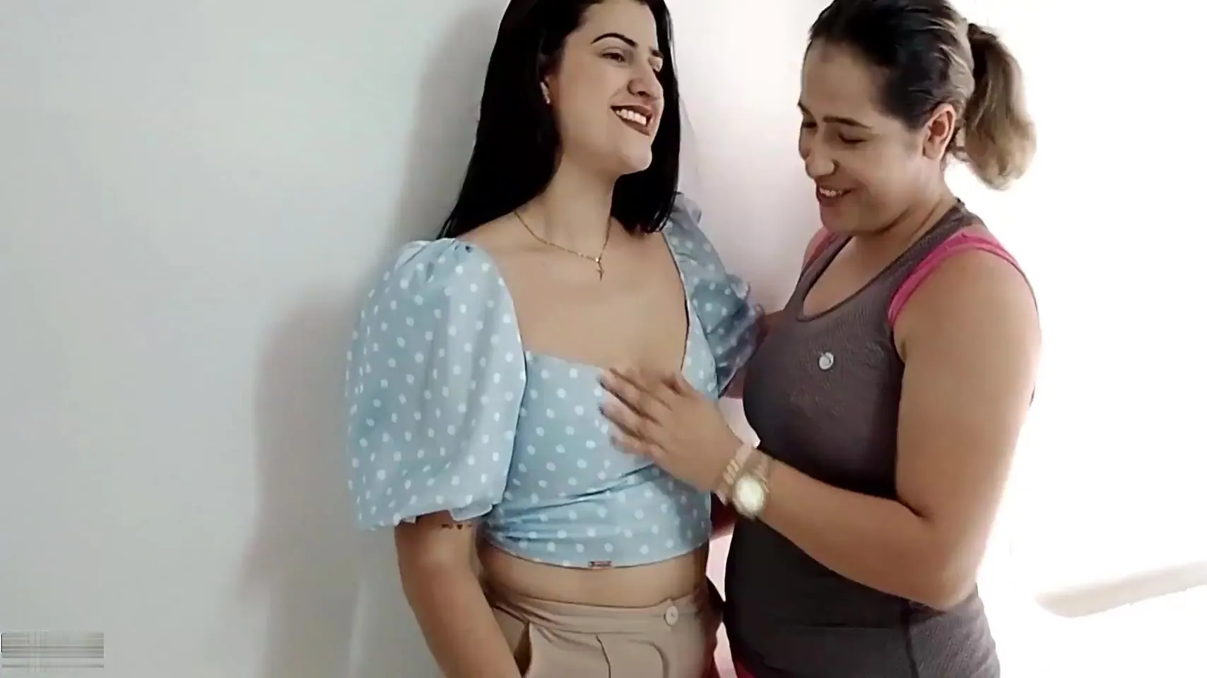 Invita A A Tomar Un Cafe Y Terminan Chapandose Sus Tetas Y Dandole Dedo En Su Pussy - Historia Completa - Porno En Espanol 12 Min - Candy Rouse, Mujer Caliente And Big Pussy