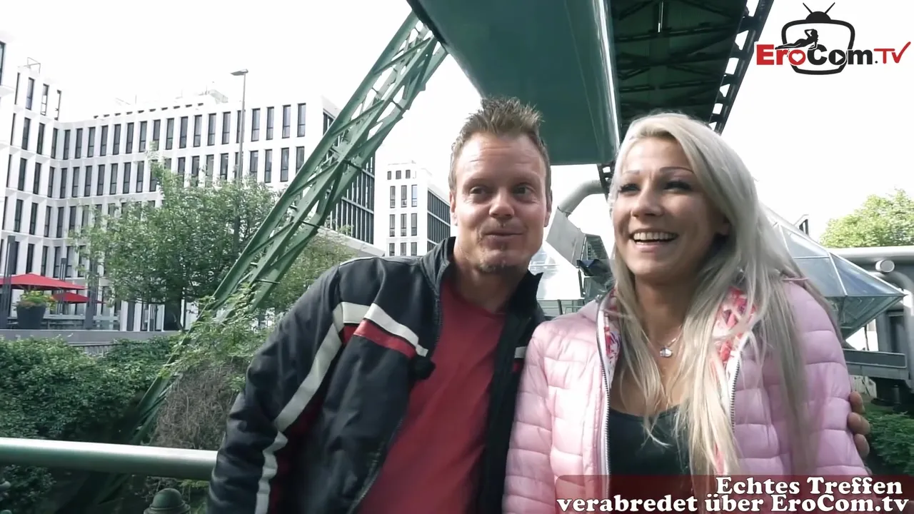 Blonde Deutsche Frau Wird Von 2 Typen Auf Der Strabe Abgeschleppt