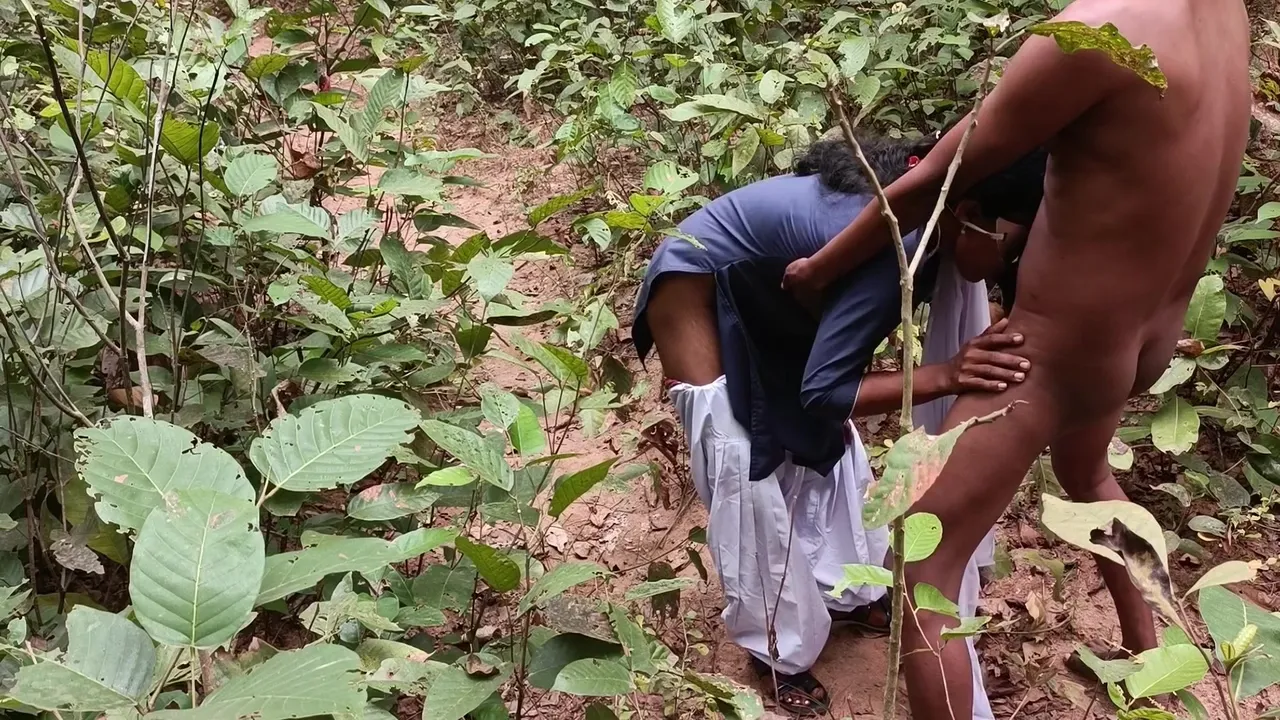 Indian Doing First Time Sex With Bad Boy At The Deep Jungle