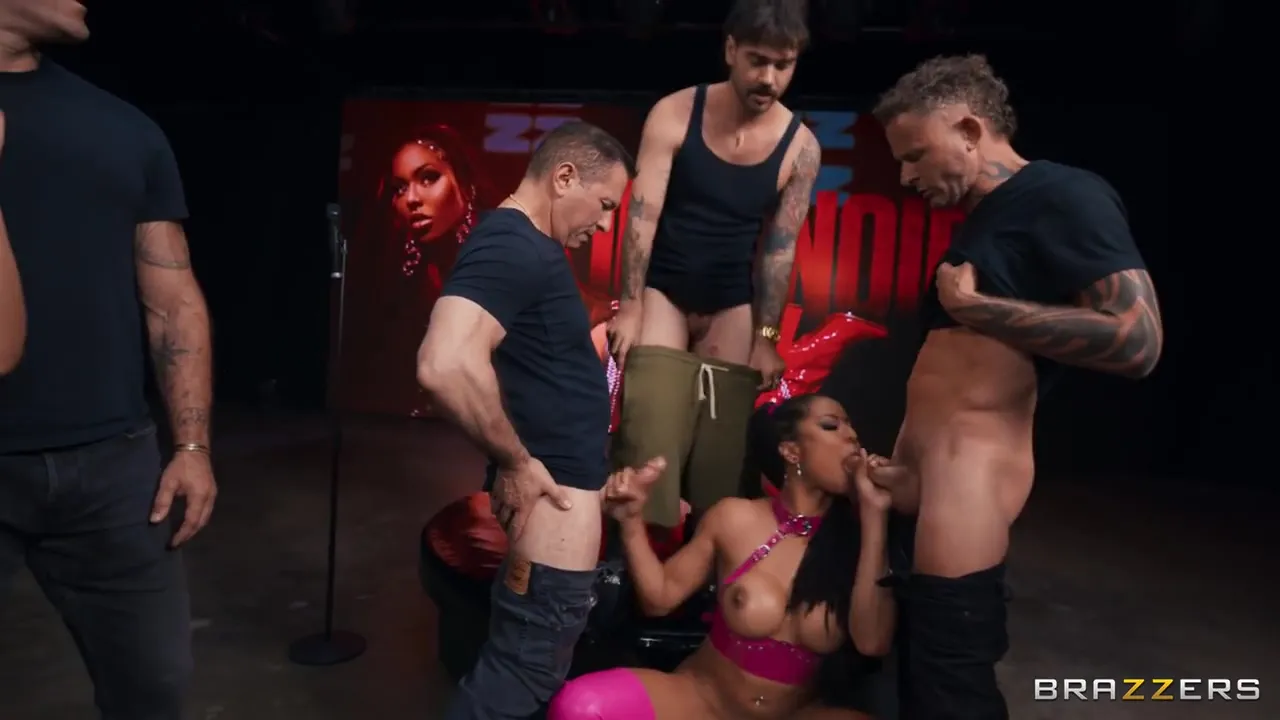 Kira Noir On Display - - Ameena Green & Demi Hawks & Emma Rose & Jena Larose & Katerina Deville & Kendra Cole & Kira Noir & Linda Lan & Liv Revamped & Queenie Sateen