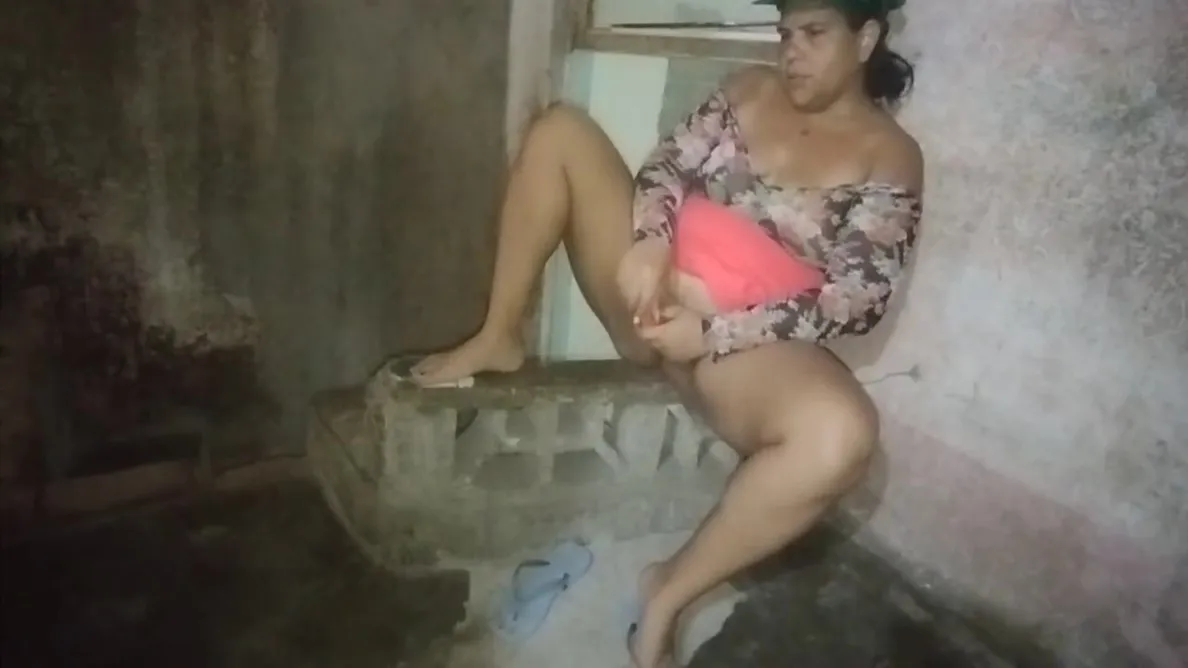 The Boss Goes To Supervise The Work And While The Workers Arrive She Masturbates And Ends Up Rich - Hindi Sex