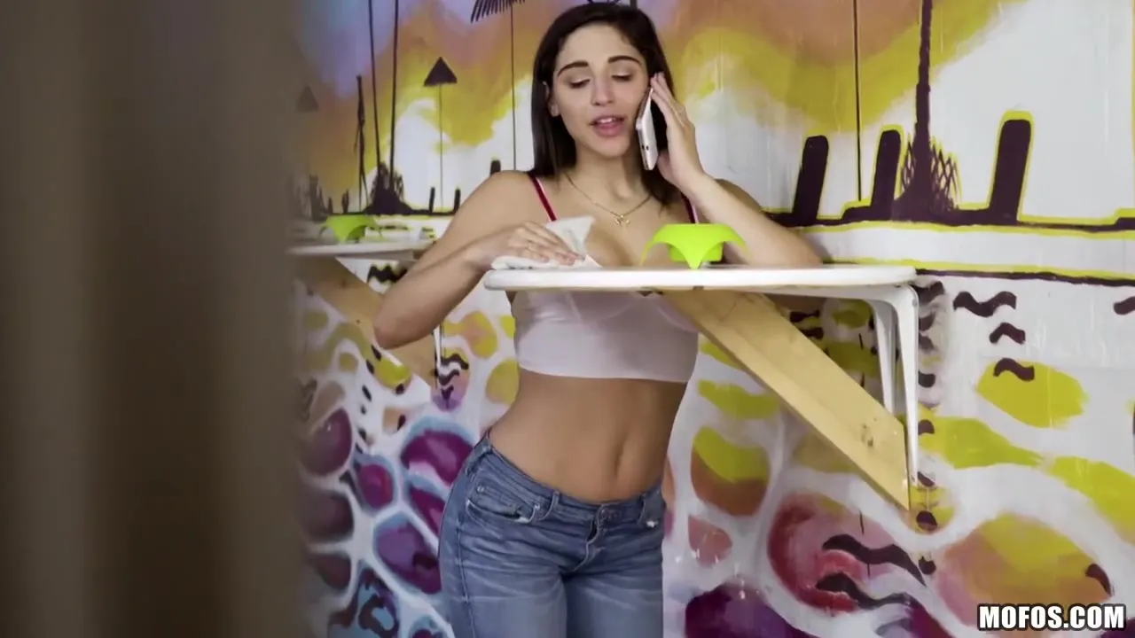 Big Ass Babe Begs For Hard Bang 1