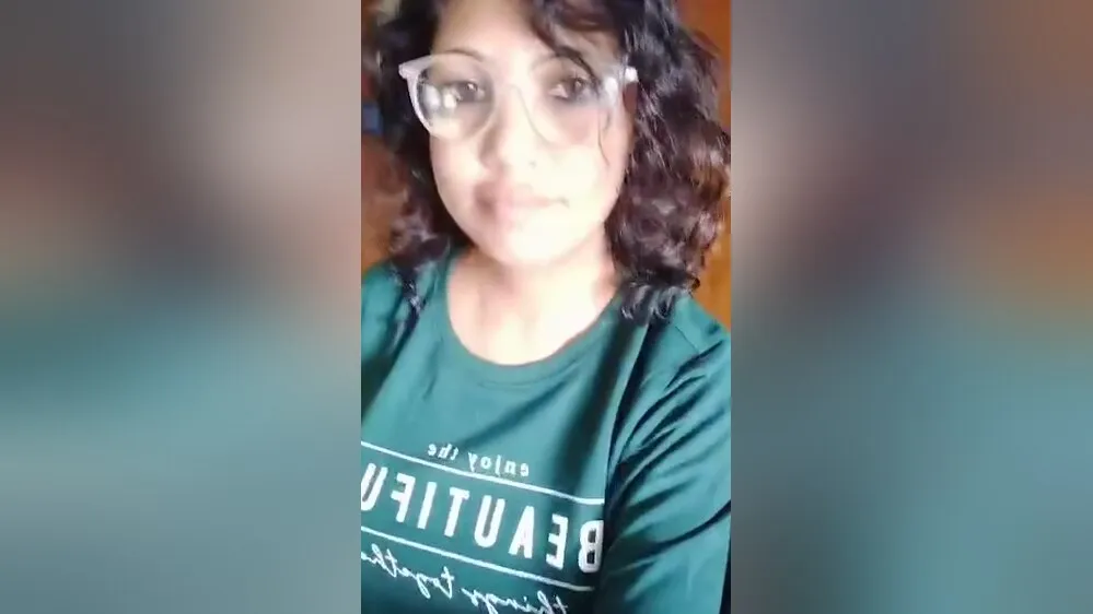 Today Exclusive-desi Chick Changing Her Top