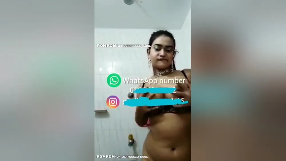 Today Exclusive- Horny Desi Chick Shows Her Boobs And Pussy