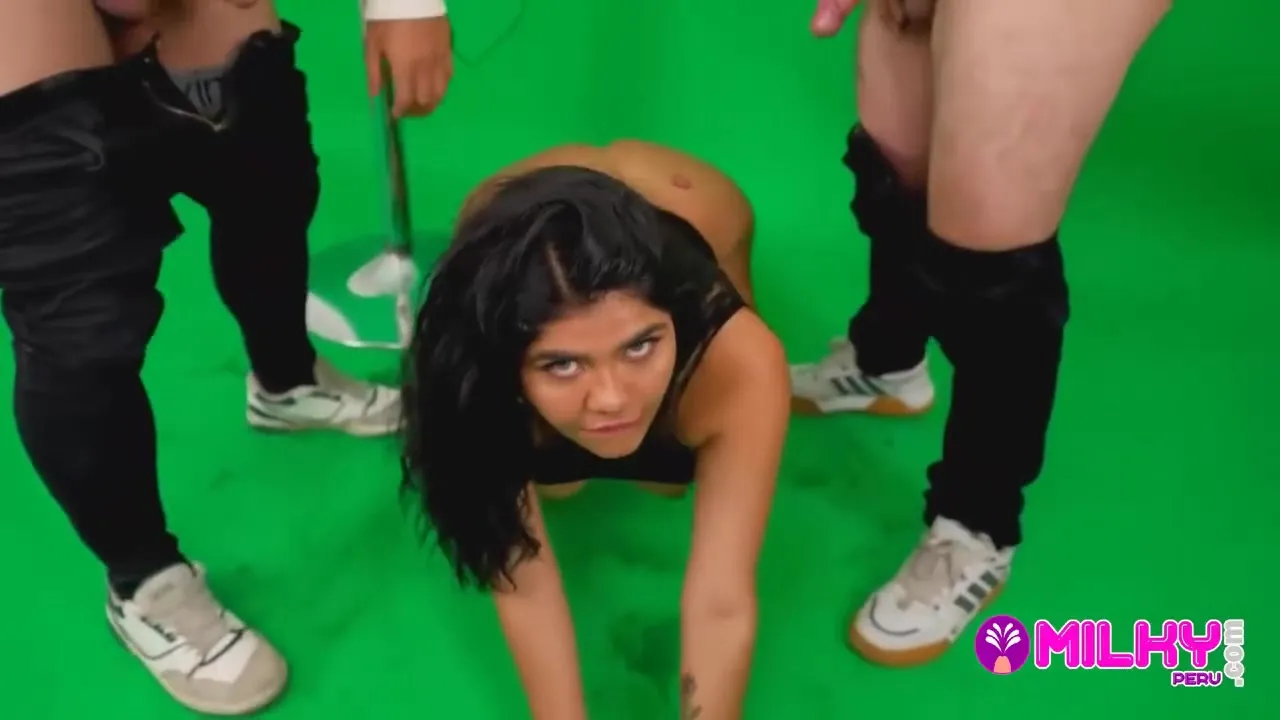 Dos Vergas Para La Cachonda Roxy Hot