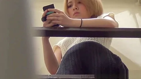 High heeled japanese ho pisses