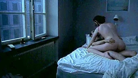 Hanna Eriksson Nude in Sanger fran andra vaningen (2000)