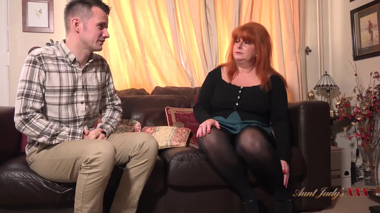 Judys Xxx - Horny Mature British Landlady Melanie Gives Her New Tenant A Warm Welcome