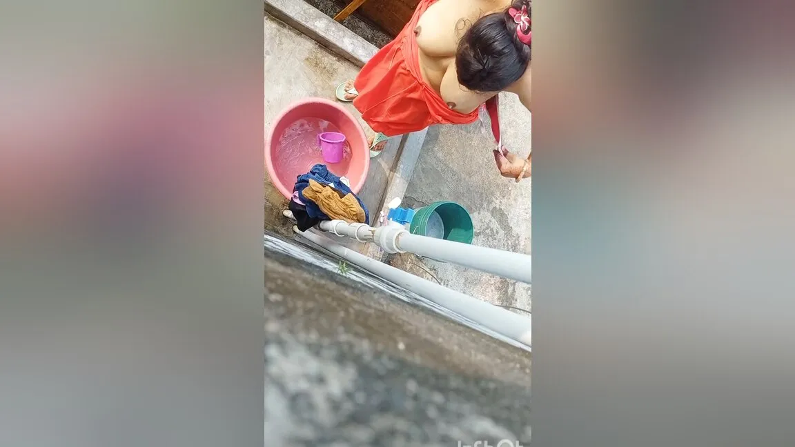 Desi Indian Bhabhi Bath Video