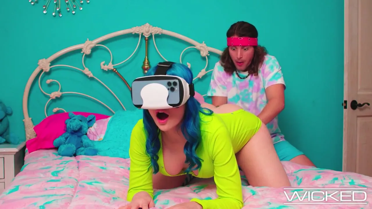 Jewelz Blu Tries Vr & Gets Had Sex On All Fours For