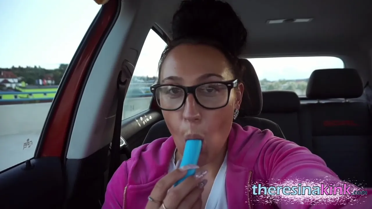 Erste Mal Im Auto! Wichsen Auf Dem Supermarkt Parkplatz!!